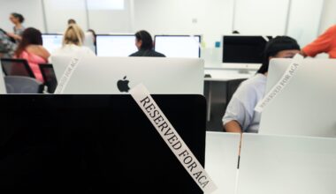 Feds cut program to help Texans find insurance