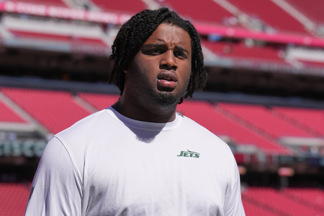 Sep 9, 2024; Santa Clara, California, USA; New York Jets defensive tackle Leonard Taylor III (96) before the game against the San Francisco 49ers at Levi's Stadium. Mandatory Credit: Darren Yamashita-Imagn Images