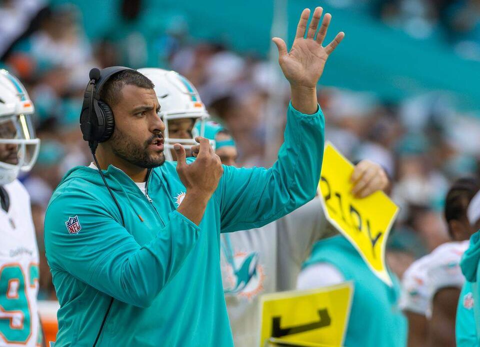 A Miami Dolphins coach cleared of domestic battery charge after Broward arrest