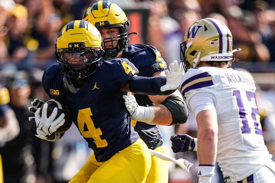 Michigan wide receiver Andrew Marsh (4) runs against Washington safety Alex McLaughlin (12) during the first half at Michigan Stadium in Ann Arbor on Saturday, Oct. 18, 2025. © Junfu Han / USA TODAY NETWORK via Imagn Images