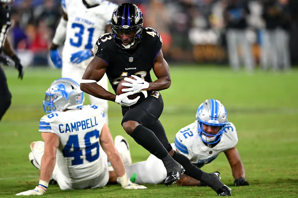 BALTIMORE, MARYLAND - SEPTEMBER 22: Justice Hill #43 of the Baltimore Ravens runs the ball against the Detroit Lions during the fourth quarter at M&T Bank Stadium on September 22, 2025 in Baltimore, Maryland. (Photo by Greg Fiume/Getty Images)