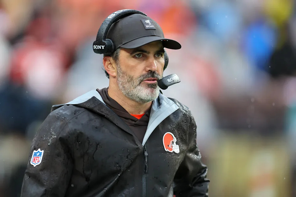 CHARLOTTE, NORTH CAROLINA – AUGUST 08: Quarterback Shedeur Sanders #12 of the Cleveland Browns reacts at the line of scrimmage in the first half during the NFL Preseason 2025 game against the Carolina Panthers at Bank of America Stadium on August 08, 2025 in Charlotte, North Carolina. (Photo by Jared C. Tilton/Getty Images) | Jeff Lange / USA TODAY NETWORK via Imagn Images