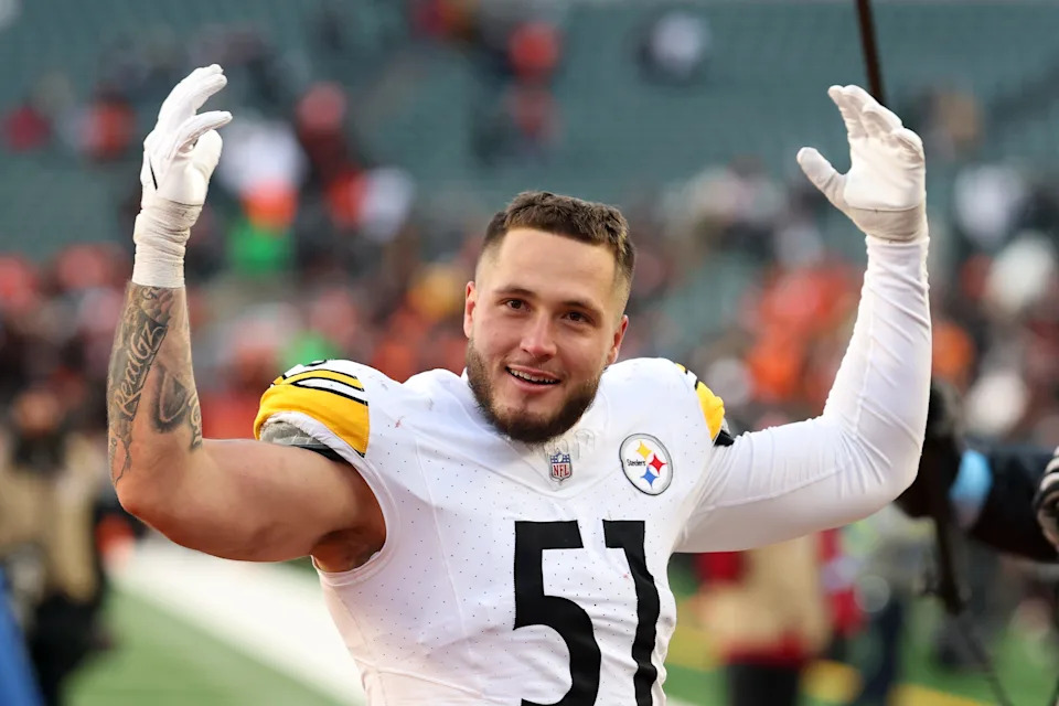 CINCINNATI, OHIO - DECEMBER 01: Nick Herbig #51 of the Pittsburgh Steelers celebrates after the game against the Cincinnati Bengals at Paycor Stadium on December 01, 2024 in Cincinnati, Ohio. (Photo by Andy Lyons/Getty Images)