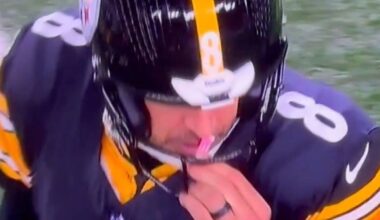 Aaron Rodgers reacts after hit of smelling salts during game - Football - Sports