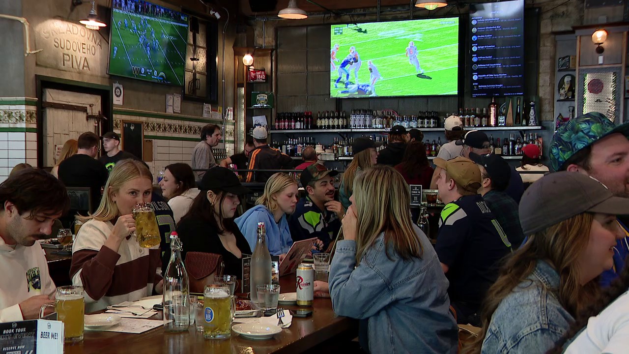 Seattle watch parties buzzing as Mariners and Seahawks share historic sports weekend