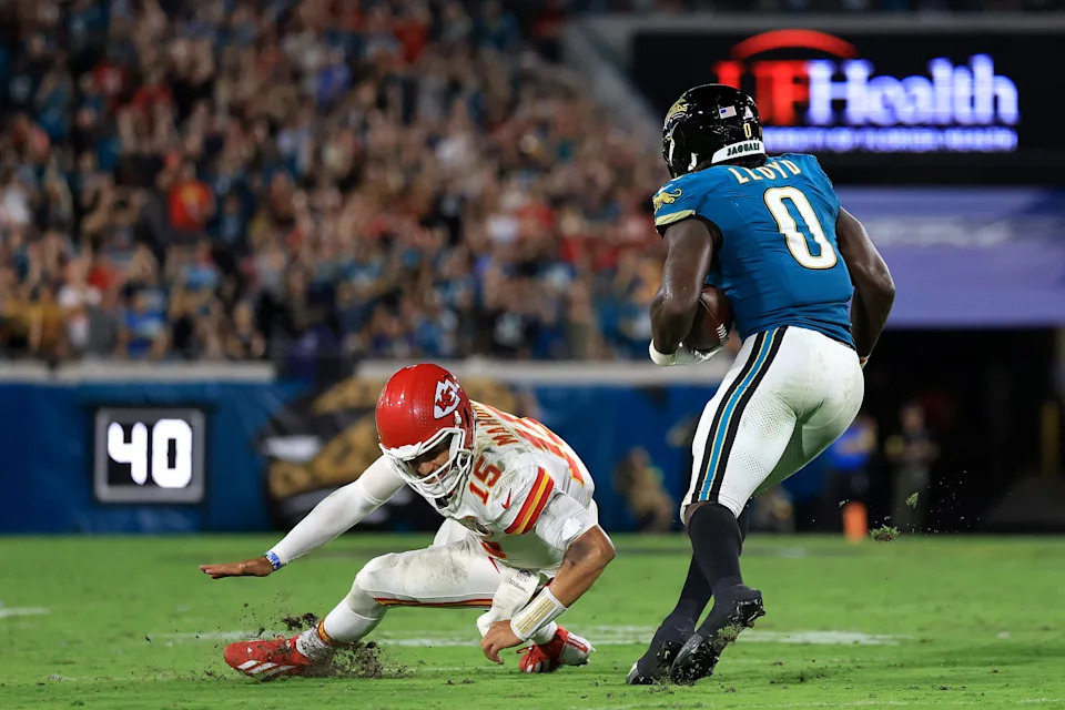 JACKSONVILLE, FLORIDA - OCTOBER 06: Devin Lloyd #0 of the Jacksonville Jaguars runs for a touchdown after intercepting a pass by Patrick Mahomes #15 of the Kansas City Chiefs during the third quarter at EverBank Stadium on October 06, 2025 in Jacksonville, Florida. (Photo by Mike Carlson/Getty Images)