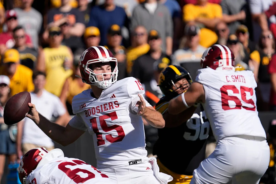 Indiana Hoosiers quarterback Fernando Mendoza (15) passes the ball against the Iowa Hawkeyes Sept. 27, 2025 at Kinnick Stadium in Iowa City, Iowa.