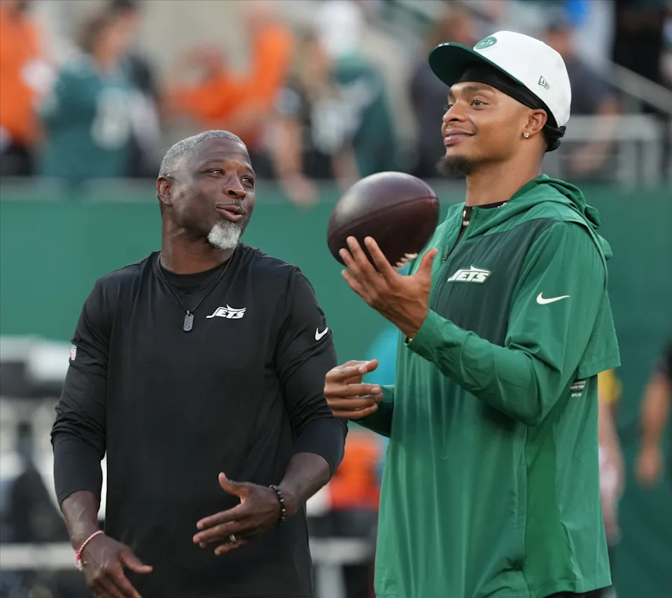 East Rutherford, NJ -- August 22, 2025 -- Coach Aaron Glenn and quarterback Justin Fields of the Jets before the game. The Philadelphia Eagles came to MetLife Stadium to play the NY Jets in the final preseason season game.