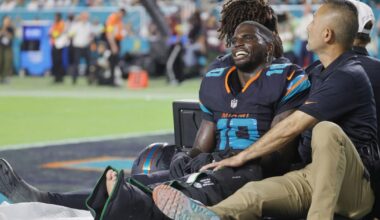 Dolphins WR Tyreek Hill surprises teammates with visit during team meeting | Sports
