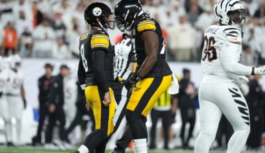 Aaron Rodgers Gets Tackled From Behind By Own Teammate And Loses It