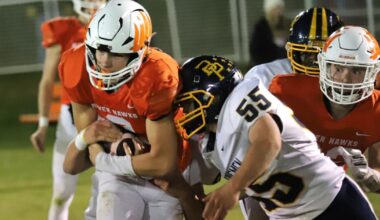 FOOTBALL ROUNDUP: Easton Valley advances in playoffs, Clinton and Central DeWitt win regular season finales | High School Sports