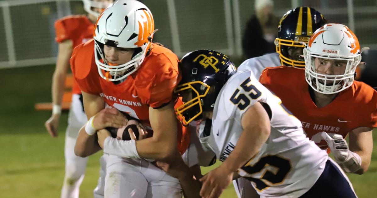 FOOTBALL ROUNDUP: Easton Valley advances in playoffs, Clinton and Central DeWitt win regular season finales | High School Sports