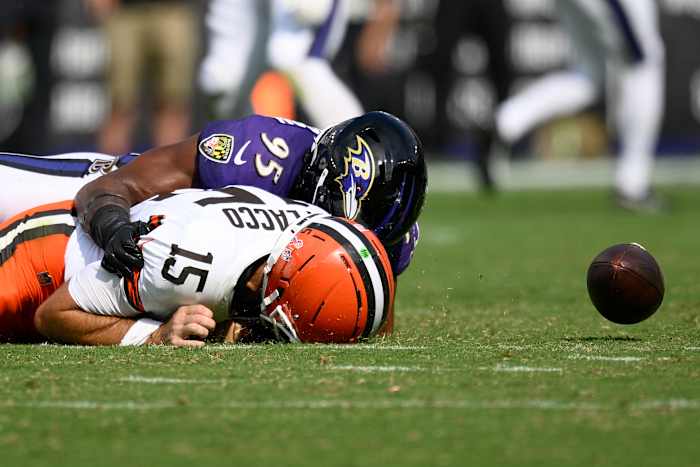 Jackson throws 4 TD passes, and the Ravens close strong in a 41-17 victory over the Browns
