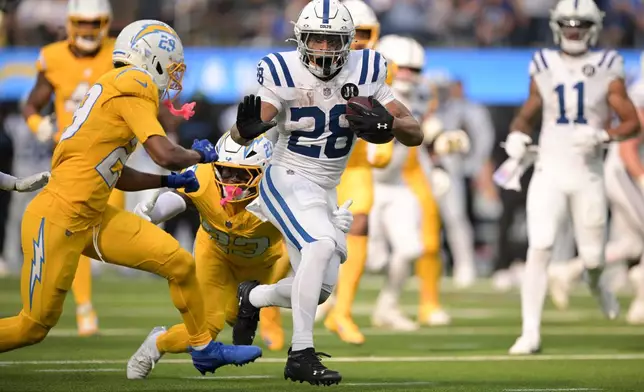 Indianapolis Colts running back Jonathan Taylor (28) runs for a touchdown against the Los Angeles Chargers during the second half of an NFL football game Sunday, Oct. 19, 2025, in Inglewood, Calif. (AP Photo/Carrie Giordano)