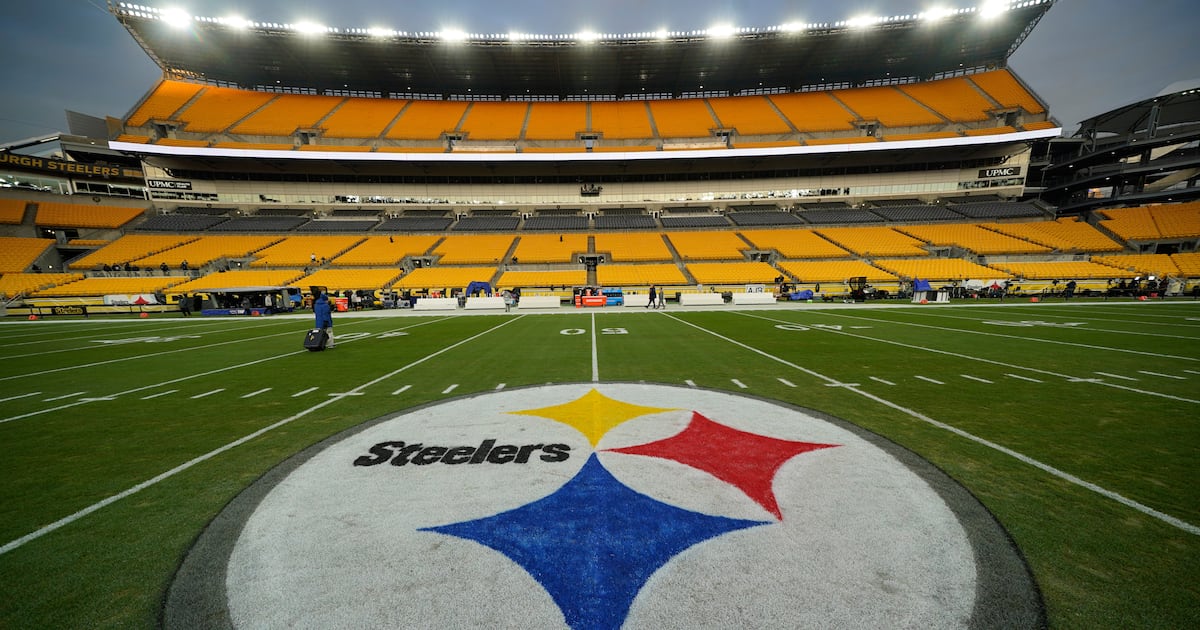 Players miffed over surface at Pittsburgh Steelers' Acrisure Stadium