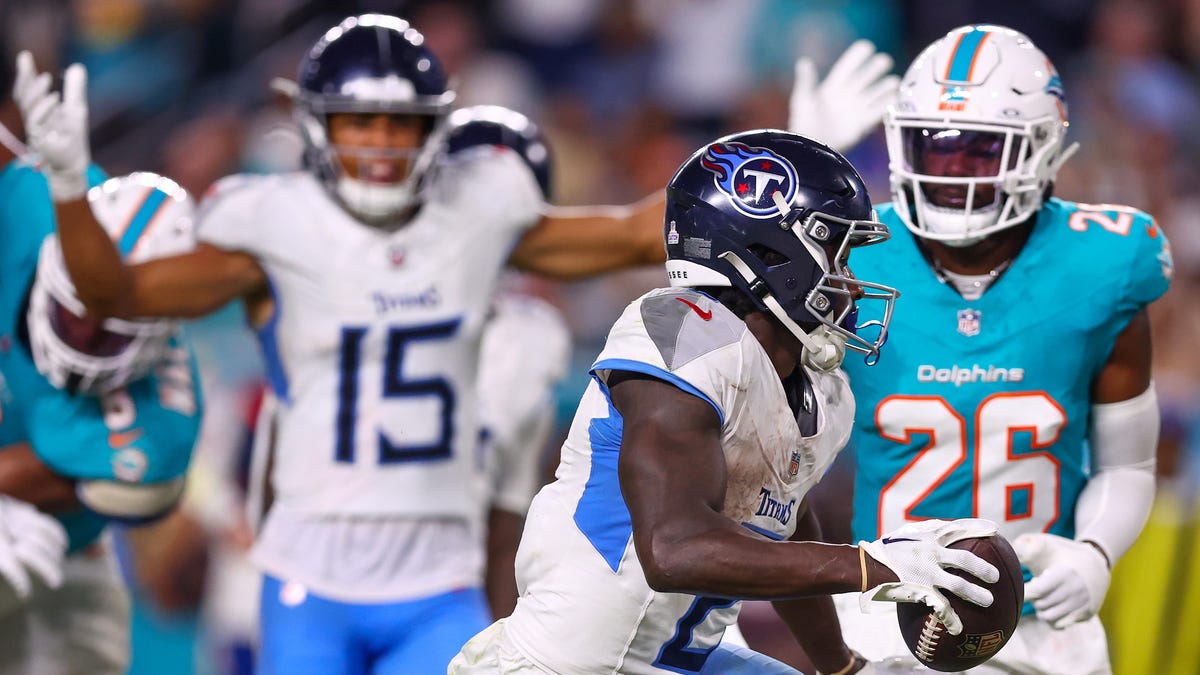 Tennessee Titans activate Tyjae Spears, elevate two for Week 5