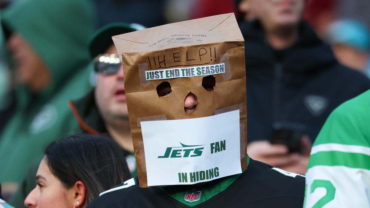 Which teams are looking for a top quarterback in the 2026 NFL Draft?