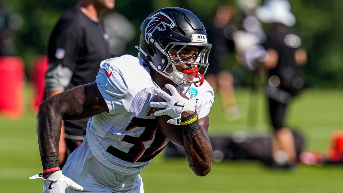 Former Falcons RB Jashaun Corbin signs with Patriots
