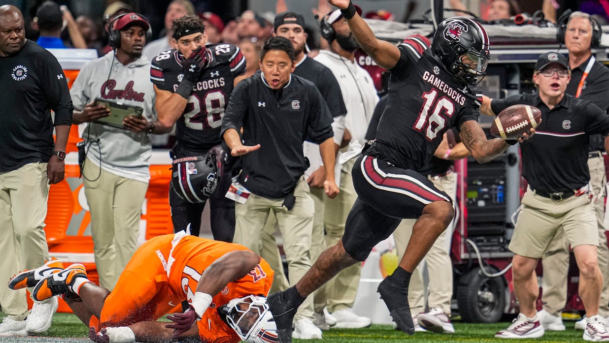 The Cleveland Browns grab QB LaNorris Sellers in 2026 NFL mock draft