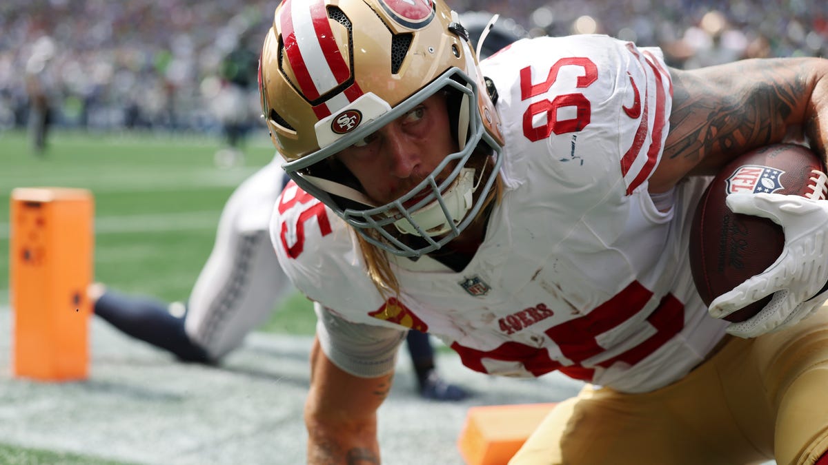 Who do experts predict will win in Week 7?