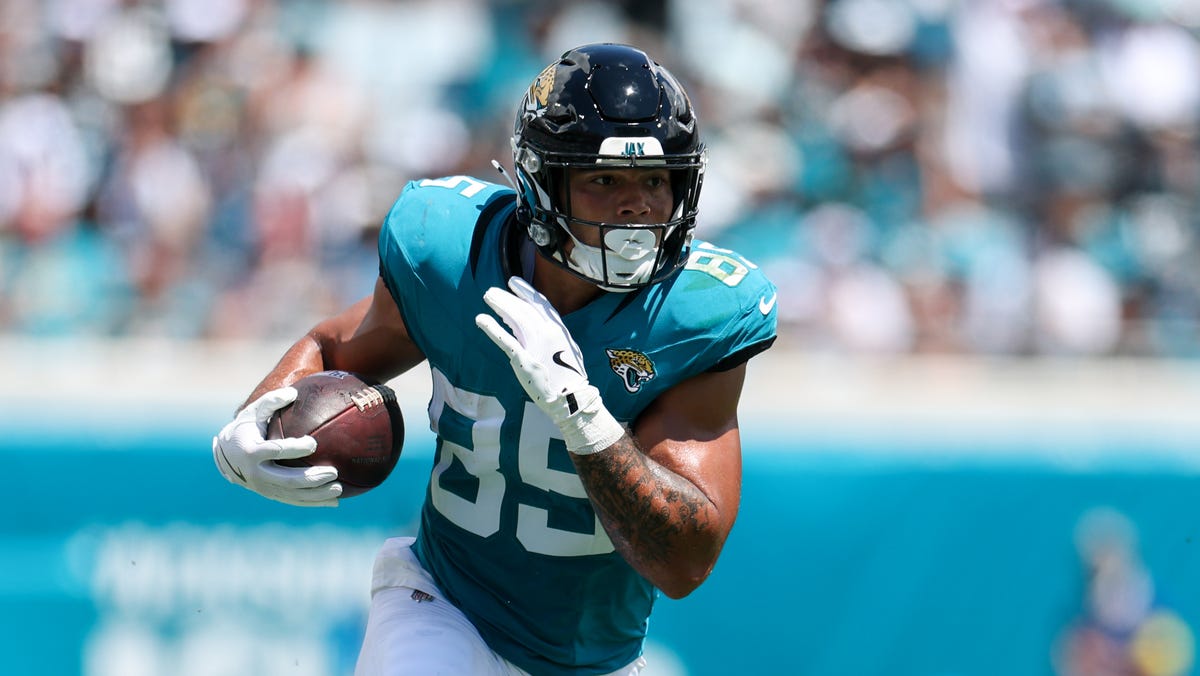 NFL insider with update on TE Brenton Strange