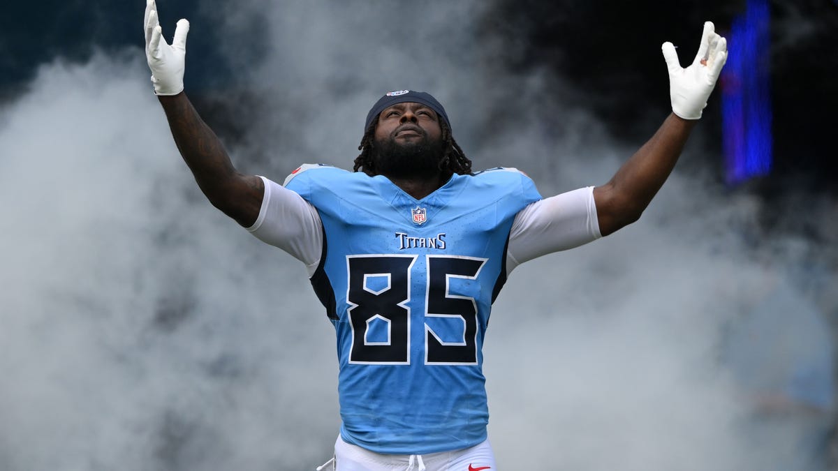 Chig Okonkwo sits out, Dan Moore returns