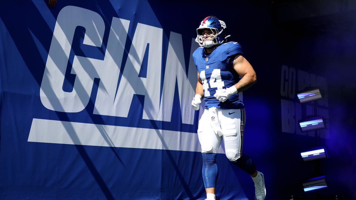 New York Giants' Skattebo drenches Dart with Nickelodeon slime award