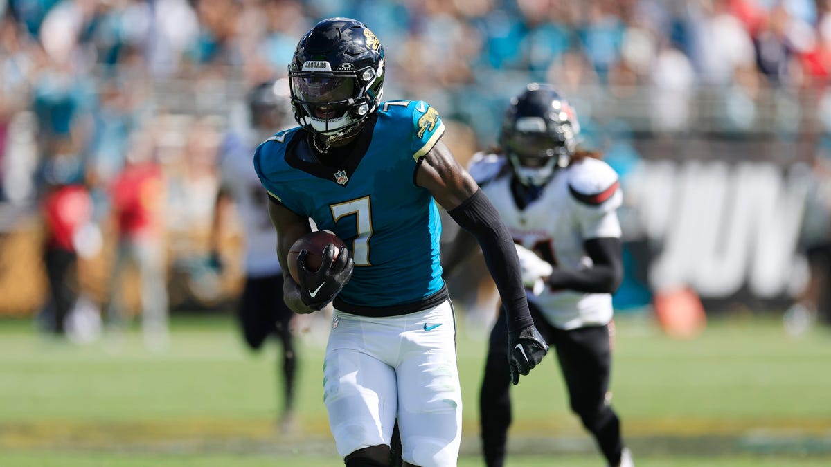 Chiefs DC Steve Spagnuolo identifies the Jaguars' offensive weapons