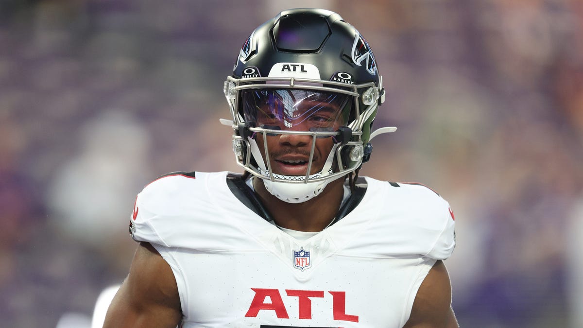 Bijan Robinson headlines offensive stat leaders