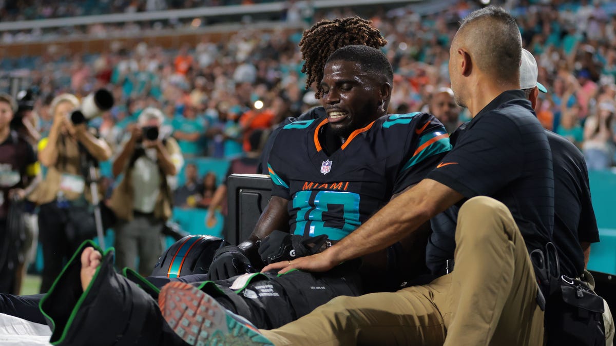 Dolphins at Panthers odds, picks and predictions