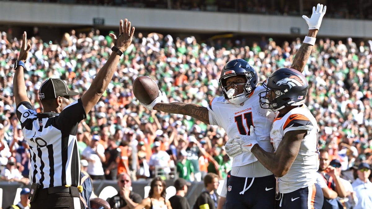 Broncos earn statement win in upset of defending champion Eagles