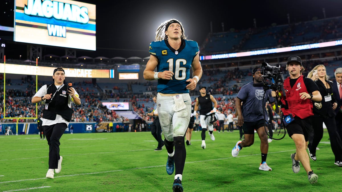 Trevor Lawrence marvels at 'nonstop' motor of Raiders' Maxx Crosby