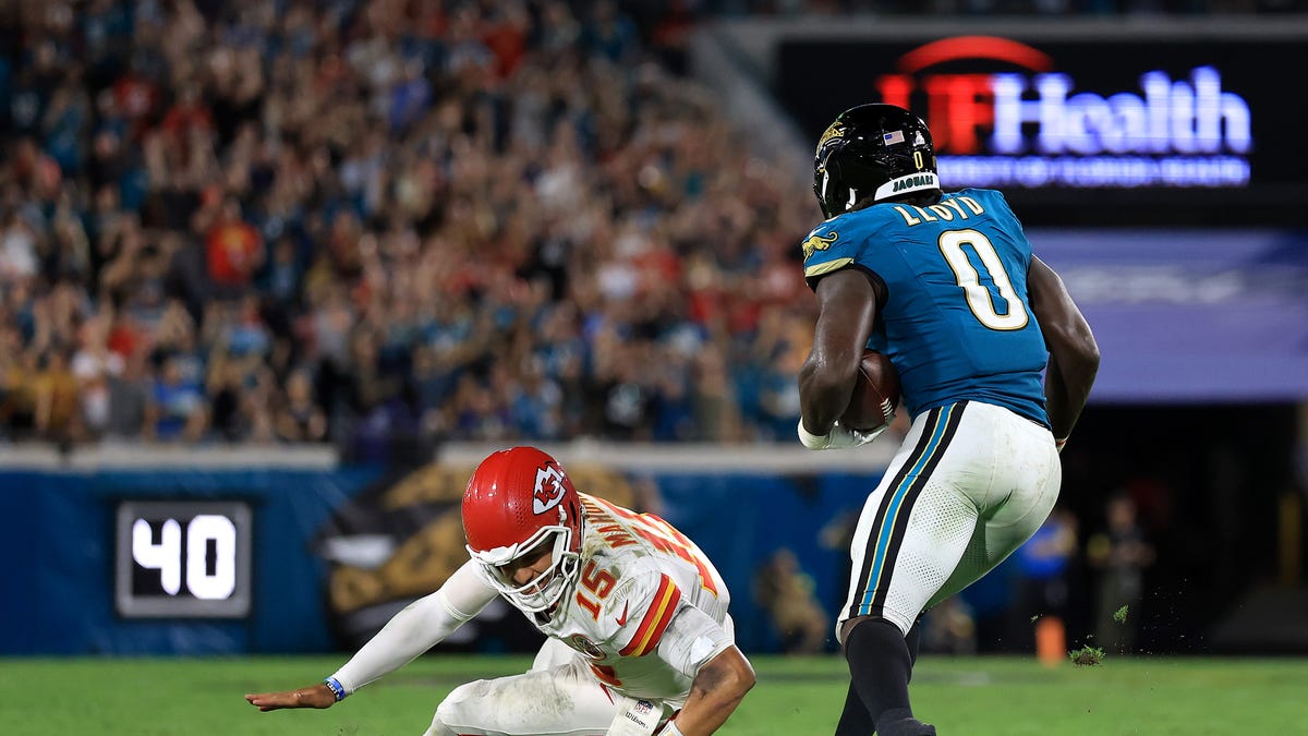 Jaguars LB Devin Lloyd will miss game in London vs. L.A. Rams