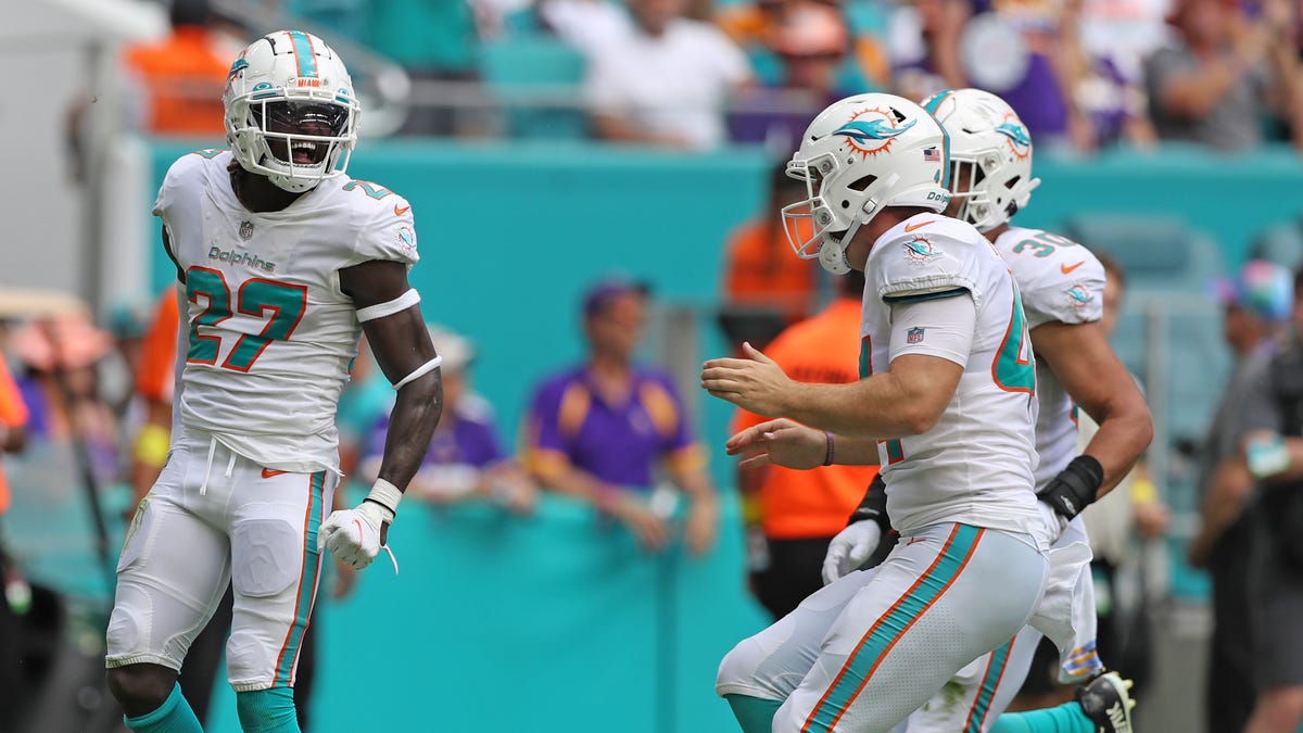 Panthers sign 2 players to practice squad on Tuesday