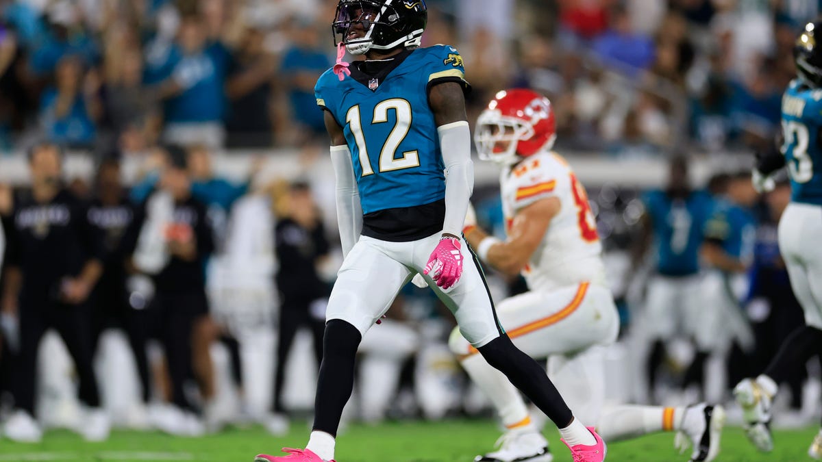 What are Jaguars' Travis Hunter's stats, snap count totals for rookie
