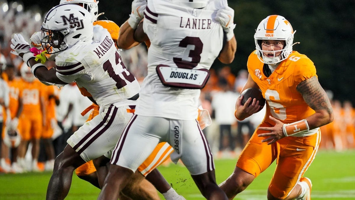 Tennessee vs. Arkansas prediction, pick, odds for Saturday's NCAA football game