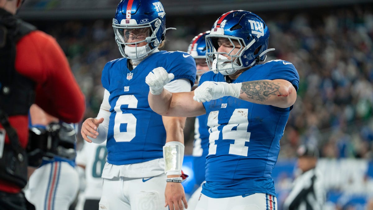 New York Giants' Jaxson Dart and Cam Skattebo lead defeat of Eagles