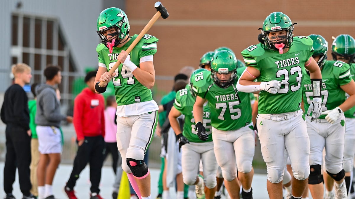 2025 IHSAA high school football sectional pairings for Muncie area