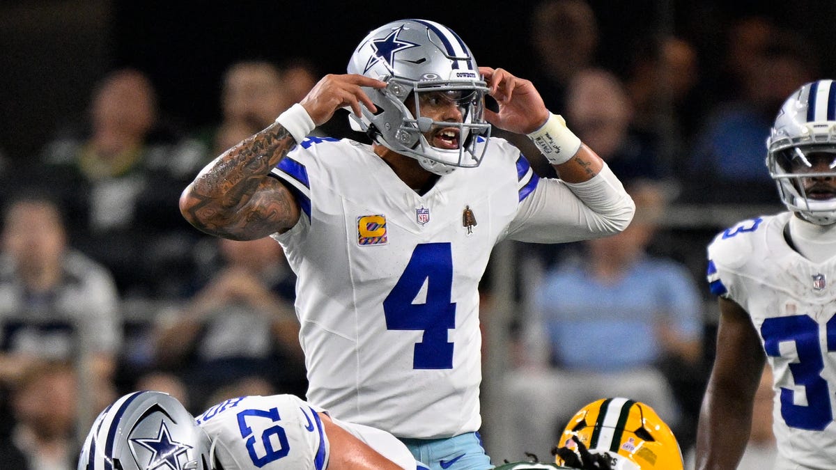 Cowboys at Panthers odds, picks and predictions