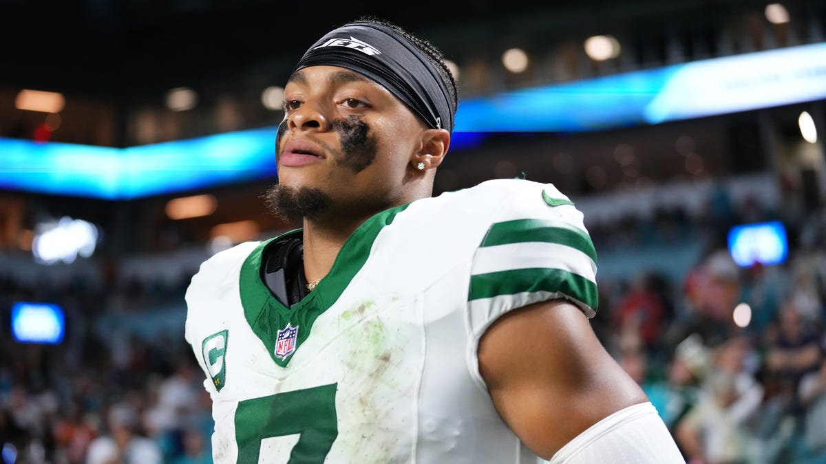 Justin Fields is done for the NY Jets. It's time for Fernando Mendoza