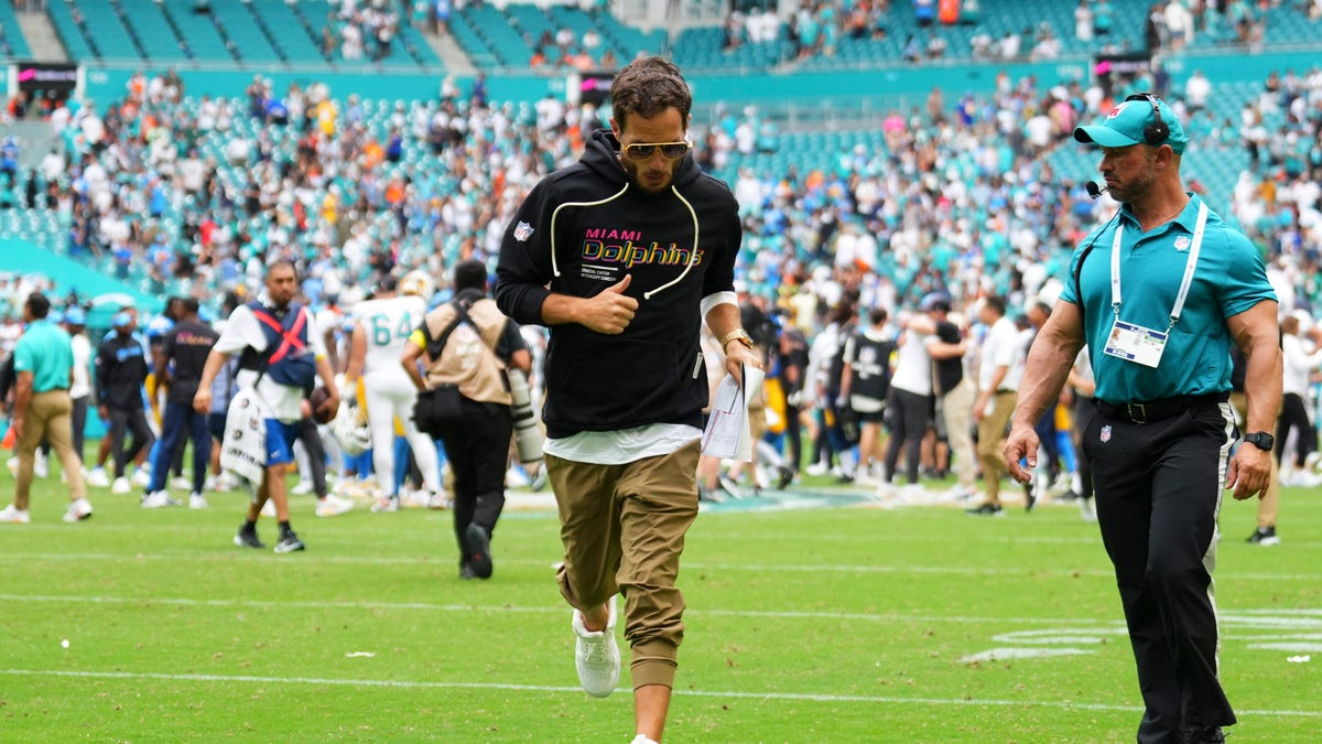 Dolphins still No. 4 after dropping to 1-5