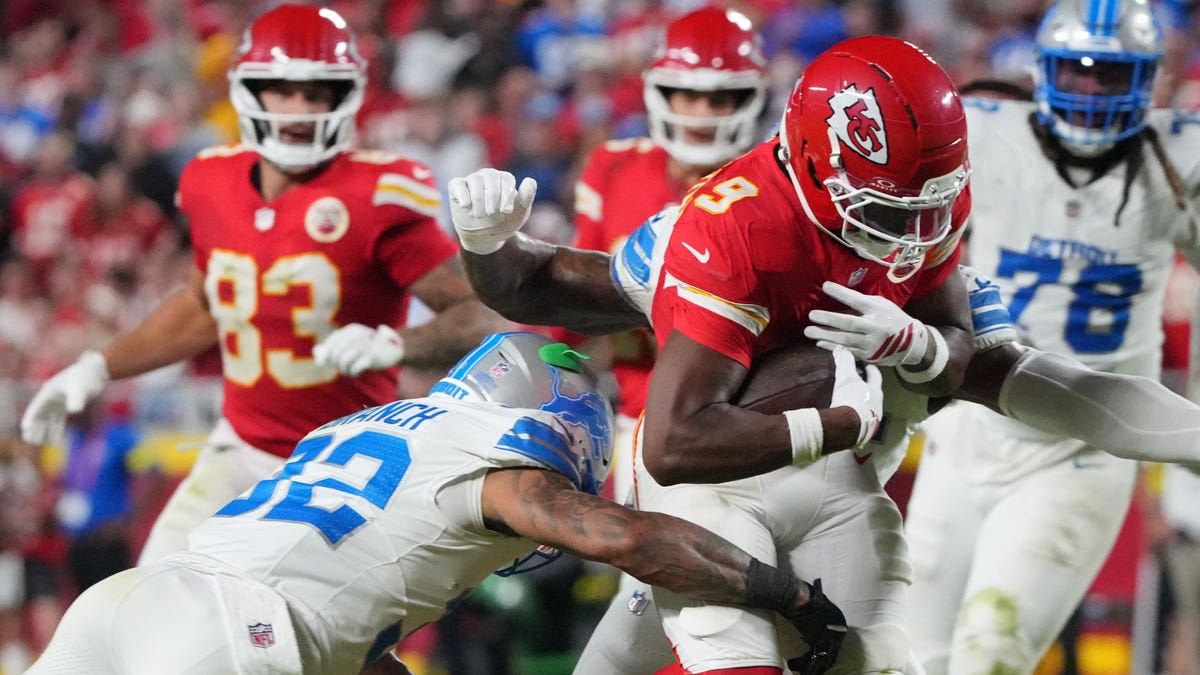 Chiefs WR JuJu Smith-Schuster dodges fine for block on Brian Branch