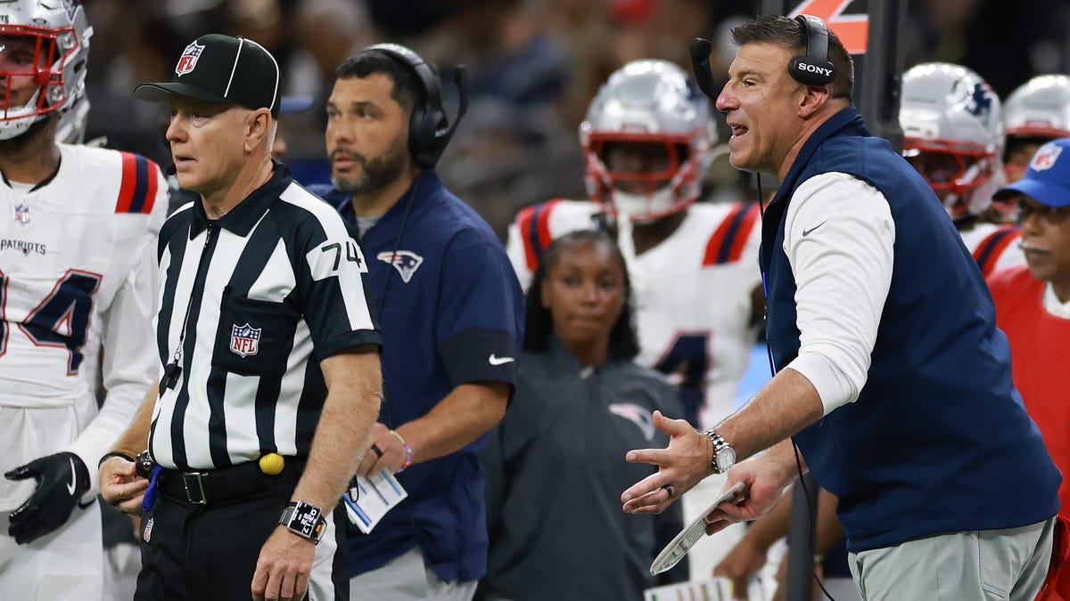Patriots coach Mike Vrabel criticizes 'comical' NFL officiating