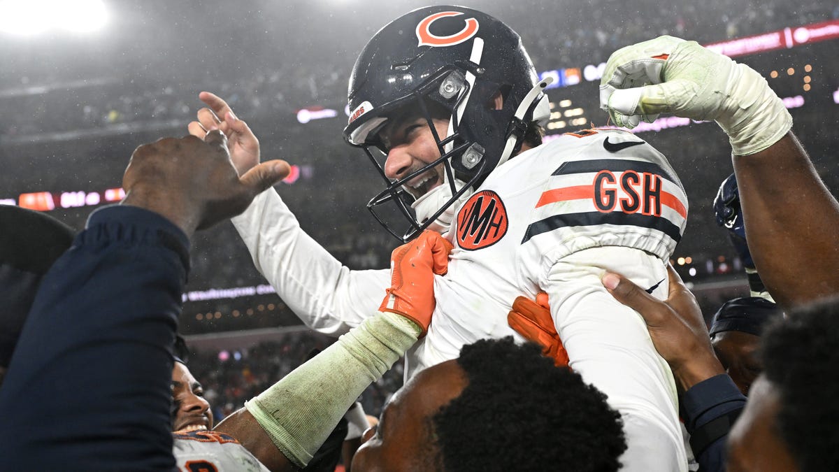 Bears vs Commanders winners and losers led by Jake Moody, QBs