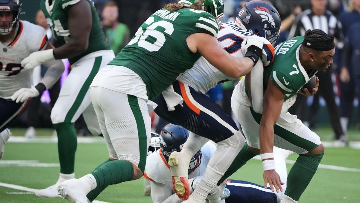 Justin Fields player props odds, tips and betting trends for Week 7