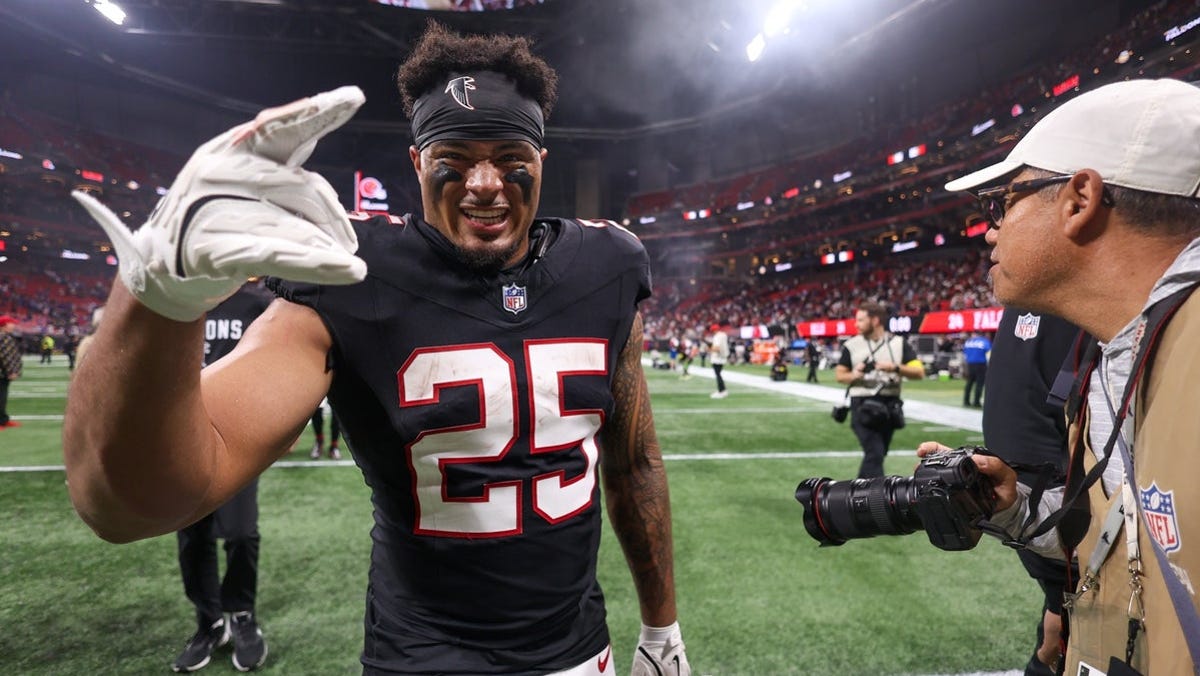 Tyler Allgeier player props odds, tips and betting trends for Week 7