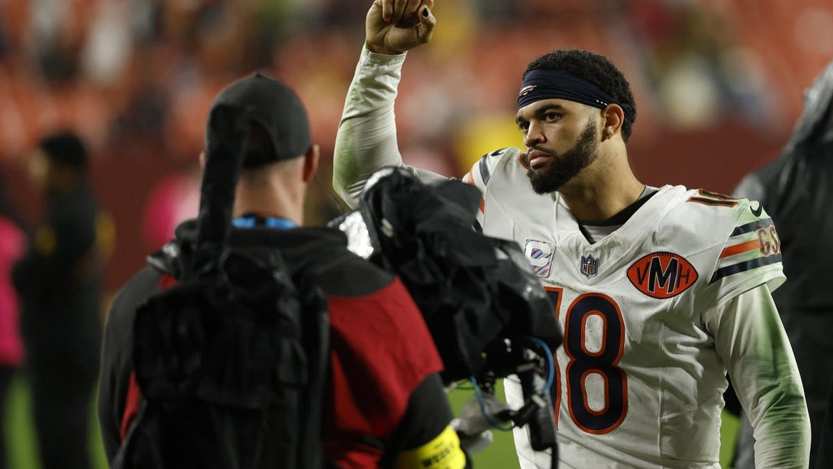 Caleb Williams player props odds, tips and betting trends for Week 7