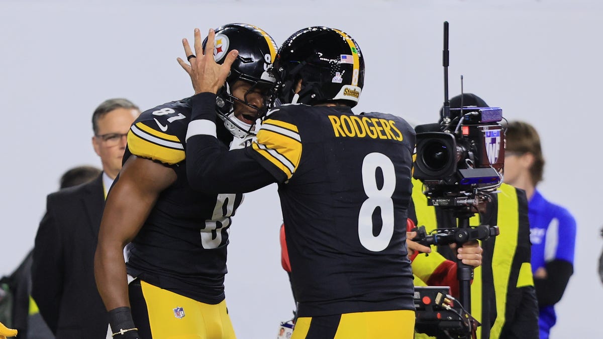 How to buy Pittsburgh Steelers vs. Green Bay Packers SNF tickets