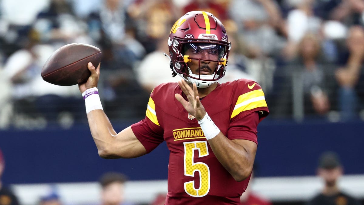 Commanders QB exits game vs Cowboys