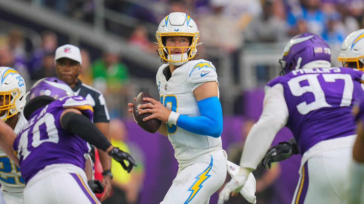 Who plays 'Thursday Night Football' in Week 8? What channel is it on?